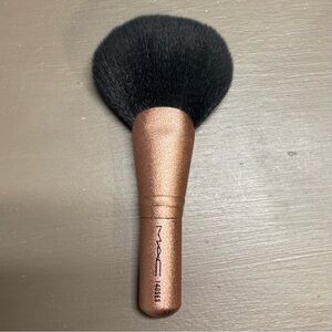 MAC Cosmetics Makeup Brush (2017 Winter Collection)